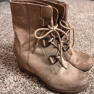 Sorel Joan of arctic II wedge ash brown leather lace up boots